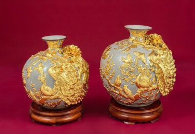 Cặp Bình Hoa Quà tặng Hút Lộc Chim Công Vàng - Bát Tràng