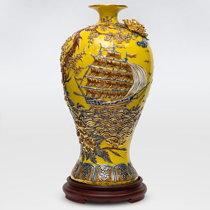 Mai bình tích lộc Thuận Buồm Xuôi Gió vẽ vàng men vàng số 2