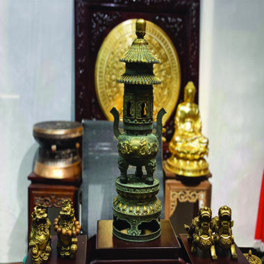 LƯ ĐỐT TRẦM THÁP BẰNG ĐỒNG CAO 52CM NẶNG 4,8KG