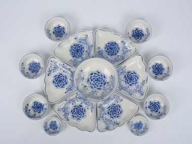 Bộ bát đĩa thờ cúng men lam Hoa Mẫu Đơn cỡ nhỏ