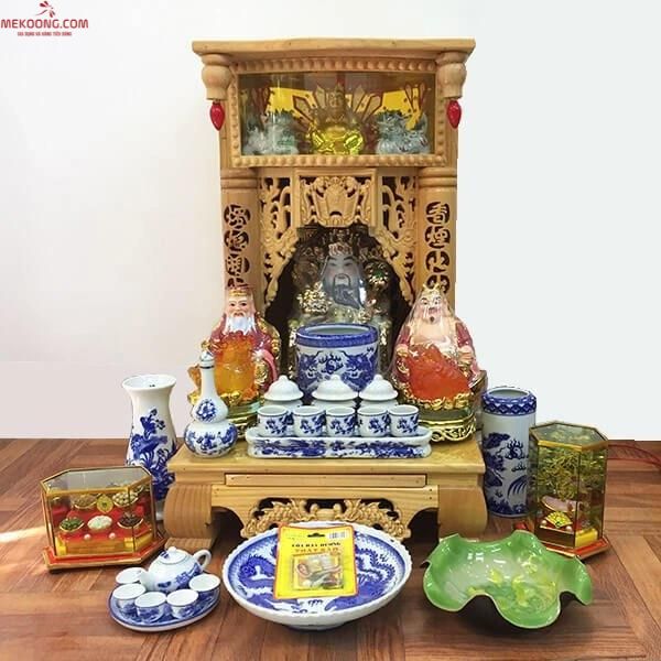 Đặt bàn thờ ông địa dựa vách tường đối diện cửa ra vào nhà