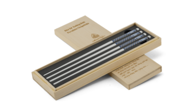 Bộ 02 đôi đũa sứ dưỡng sinh 24.4 cm - Xanh trang trí vàng 2 - Hộp gỗ Quà Tặng Gốm Sứ