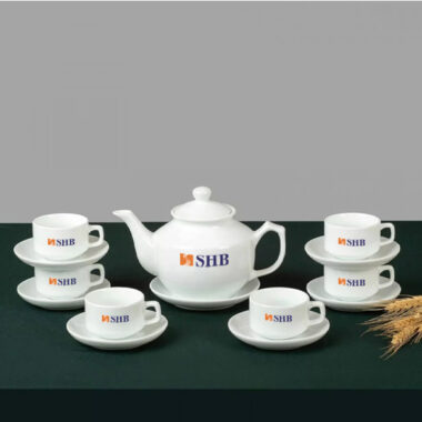 Bộ Ấm Chén Bát Tràng dáng HongKong Trắng sứ 600ml in logo SHB HG