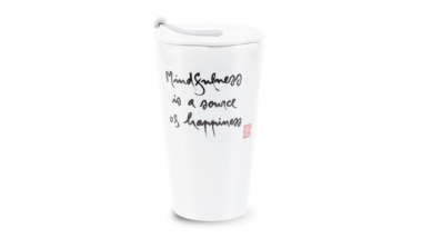 Ly sứ dưỡng sinh 0.48 L + nắp ống hút (K1) - Mindfulness is a source of happiness Quà Tặng Gốm Sứ