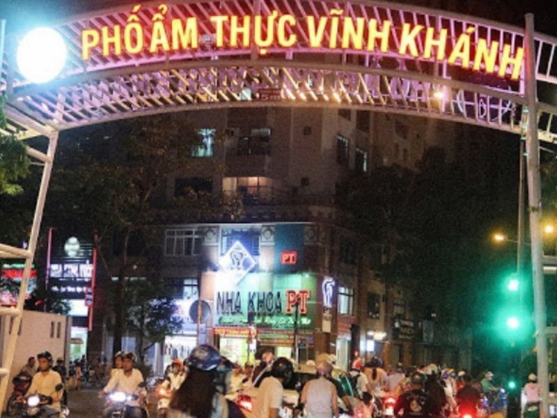 Phố ẩm thực Vĩnh Khánh