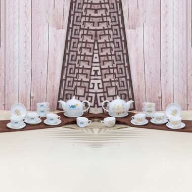 Ấm trà màu trắng họa tiết bông hoa in logo VIB