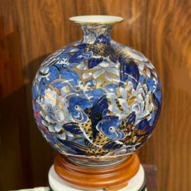 Bình hút tài lộc Bát Tràng cá chép vượt biển