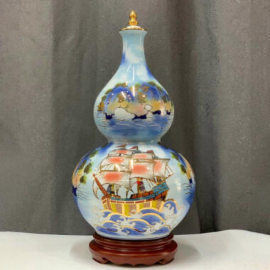 Bình hút tài lộc Bát Tràng cảnh thuyền buồm vượt sóng