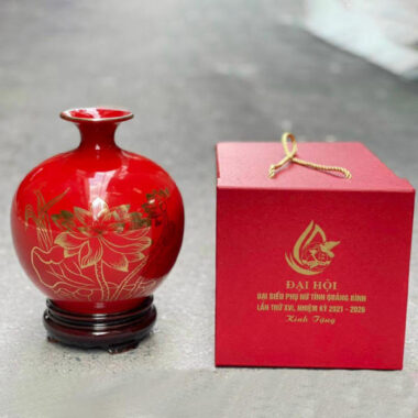 Bình hút tài lộc Bát Tràng đỏ vẽ vàng hoa sen