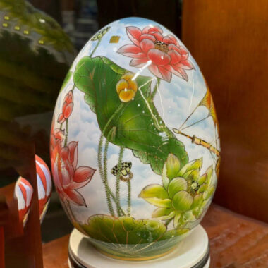 Bình hút tài lộc Bát Tràng hoa sen đỏ