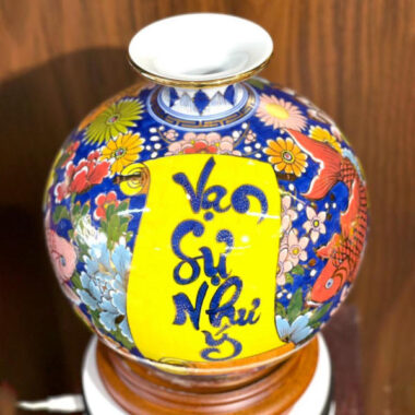 Bình hút tài lộc Bát Tràng in chữ Vạn Sự Như Ý