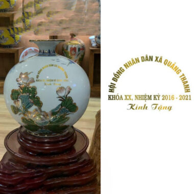 Bình hút tài lộc Bát Tràng in logo Hội đồng nhân dân xã Quảng Thanh