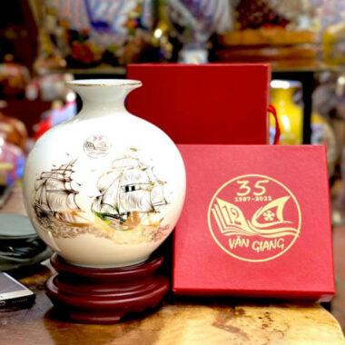 Bình hút tài lộc Bát Tràng in logo Văn Giang