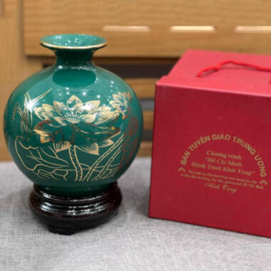 Bình hút tài lộc Bát Tràng vẽ vàng hoa sen