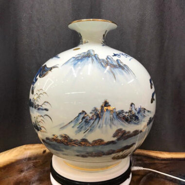 Bình Hút Tài lộc Bát Tràng Vẽ Vàng Phong Cảnh Tuyết Sơn in Logo