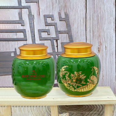 Hũ trà màu xanh ngọc vẽ vàng khổng tước in logo Mekoong