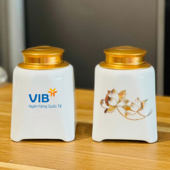 Hũ trà trắng vẽ vàng hoa sen in logo VIB ATILGMK42