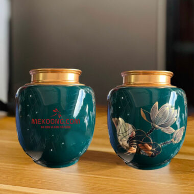 Hũ trà xanh ngọc đậm vẽ vàng hoa sen in logo Mekoong