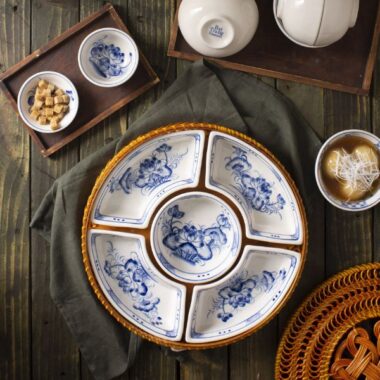 Khay mứt tết Bát Tràng họa tiết hoa sen nhiều cánh