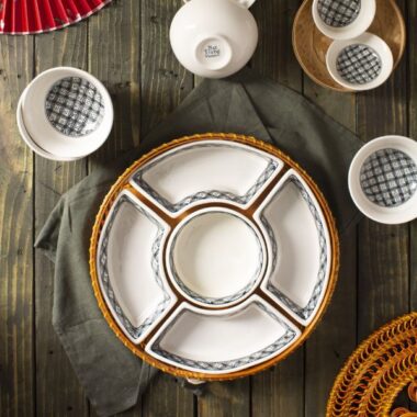 Khay mứt tết Bát Tràng họa tiết hoa chéo màu đen