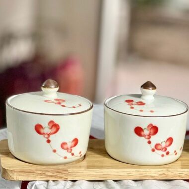 Khay mứt tết Bát Tràng họa tiết hoa mai đỏ