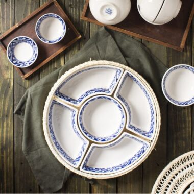 Khay mứt tết Bát Tràng họa tiết hoa mai tết viền xanh