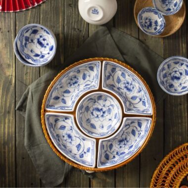 Khay mứt tết Bát Tràng họa tiết hoa màu xanh