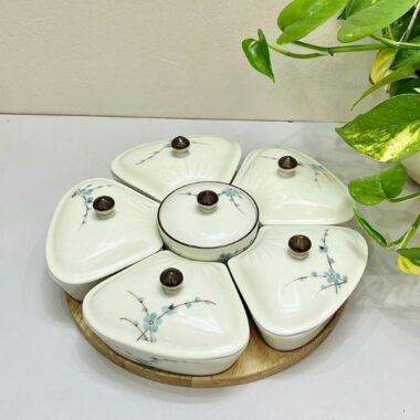 Khay mứt tết Bát Tràng họa tiết hoa sen mai xanh nhạt