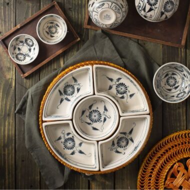 Khay mứt tết Bát Tràng họa tiết hoa xoăn