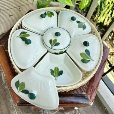 Khay mứt tết Bát Tràng họa tiết lá xanh