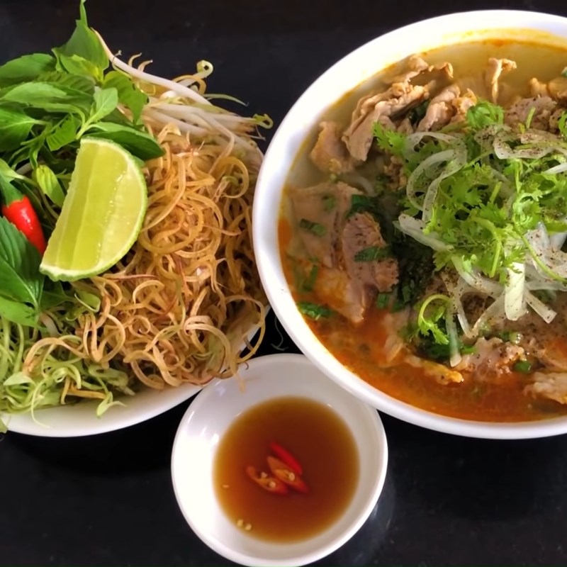 Cách nấu bún bò không cần mắm ruốc cực kỳ đơn giản thơm ngon