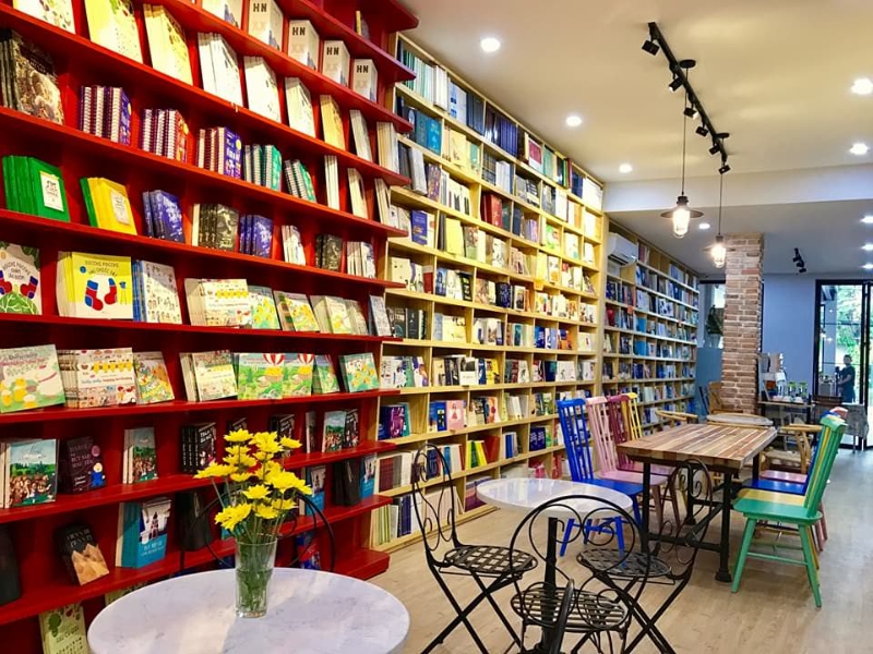 1.5. Nhã Nam Books N’ Coffee – Quán cafe sách yên tĩnh ở Đà Nẵng