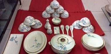 Bộ Bàn Ăn Bát Tràng Men Kem Vẽ Hoa Đào cao cấp