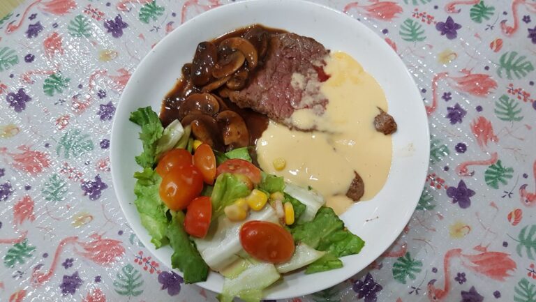 giới thiệu bò bít tết sốt phô mai