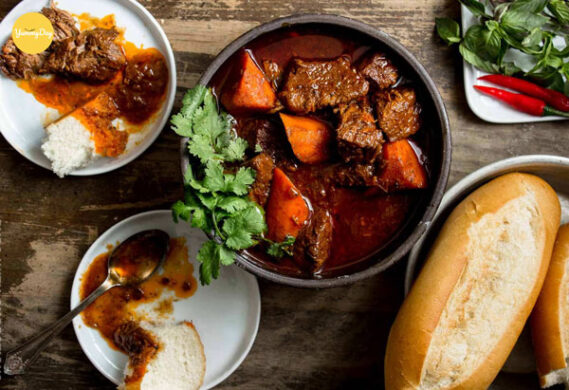 Giới thiệu về món bò sốt vang ăn bánh mì