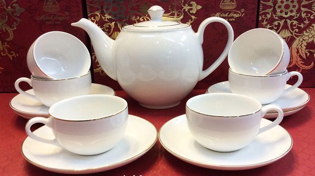 Sản phẩm Quà tặng khách hàng Bộ Ấm Chén Minh Long 0.8 L Camellia Chỉ Vàng cao cấp