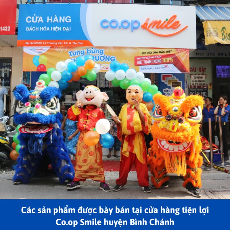 Các sản phẩm được bày bán tại cửa hàng tiện lợi Co.op Smile huyện Bình Chánh