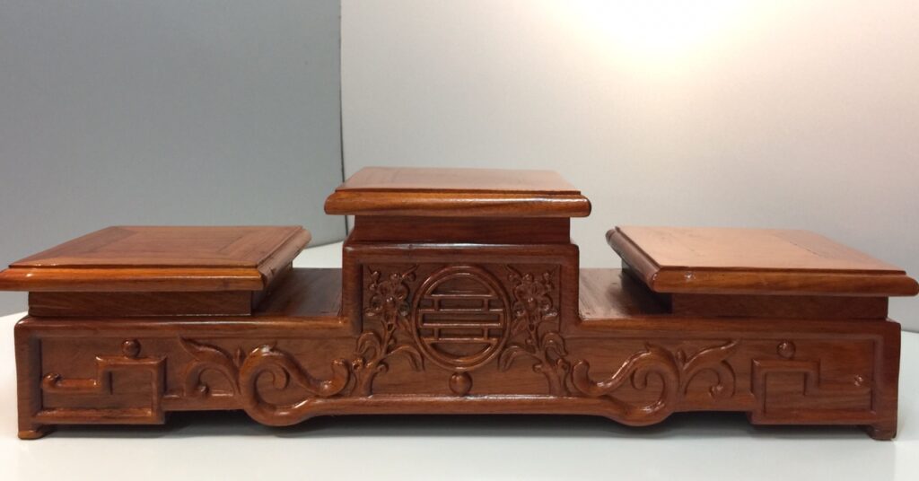 Đế kê bát hương là gì