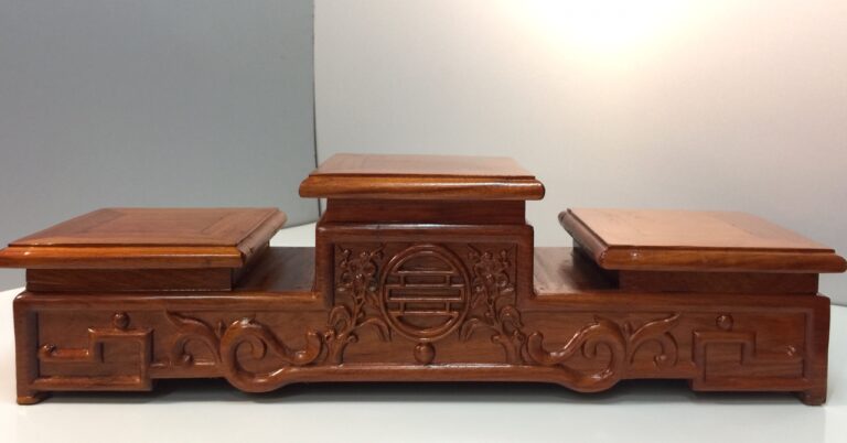 Đế kê bát hương là gì