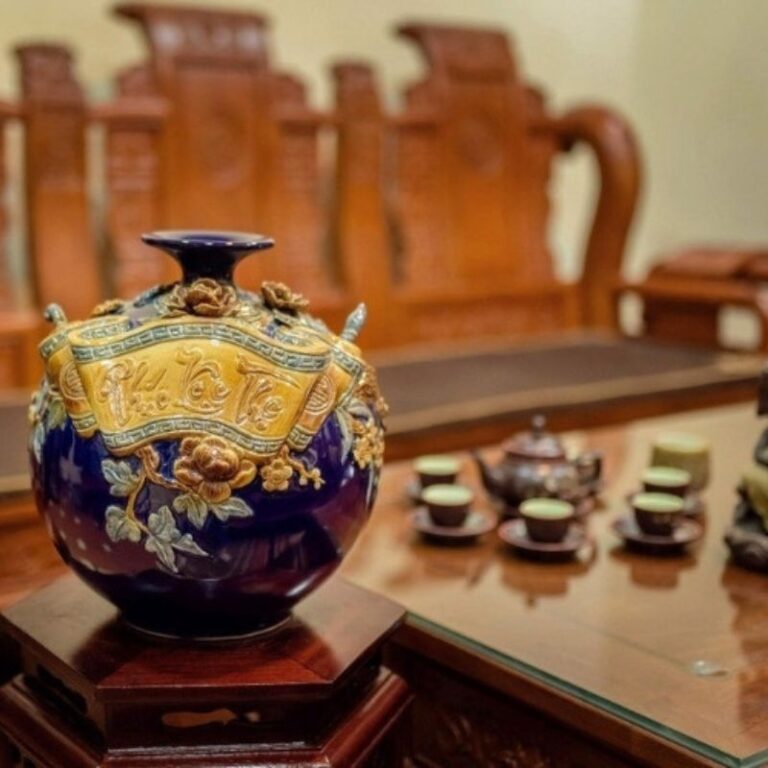 Bình hút tài lộc bát tràng cho người mệnh kim