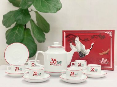 Bộ ấm chén Vuông cao Bát Tràng chỉ đỏ