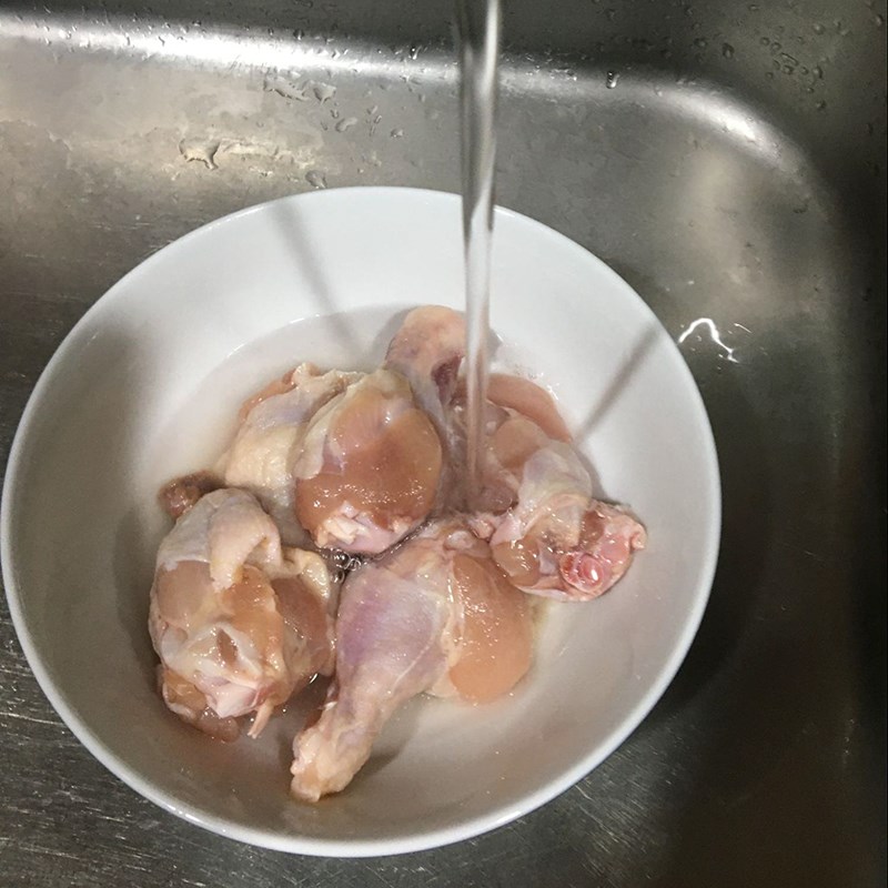 Bước 1: Chế biến thịt gà