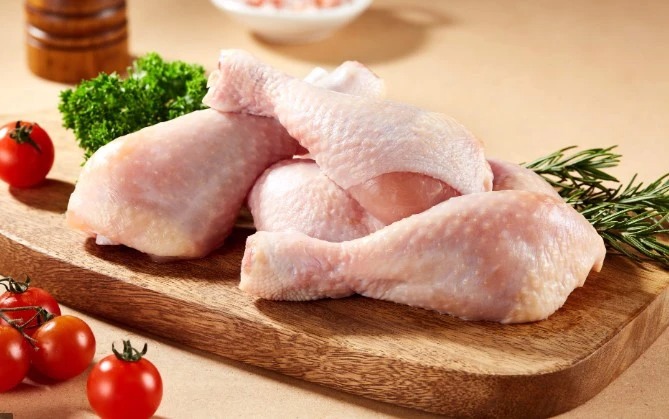 Cách chọn mua gà tươi ngon để làm gà chiên xù