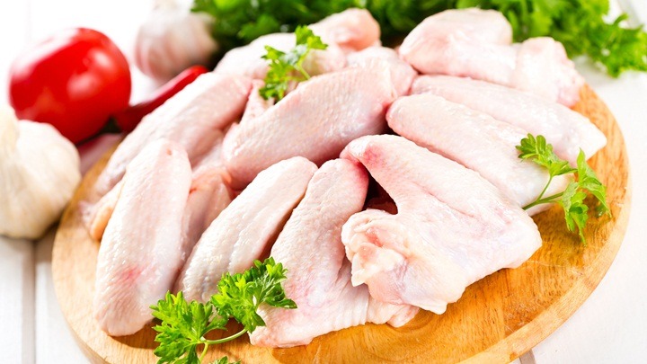 Cách chọn mua gà tươi ngon để làm gà chiên bột