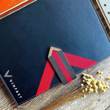 Quà tặng sổ tay in logo Vinfast giá rẻ SILGMK12