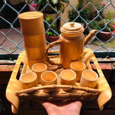 Bộ ấm chén bằng tre trúc mỹ nghệ bao gồm: 