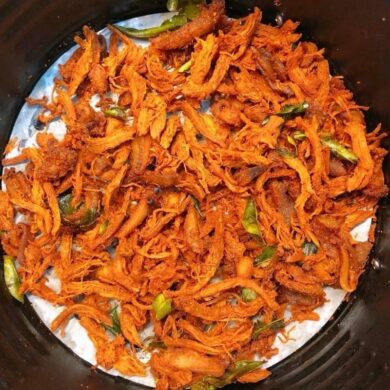 Bước 3: Làm khô gà lá chanh