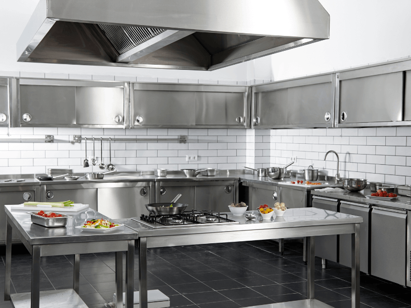 Mẹo tiết kiệm chi phí khi đầu tư thiết bị bếp ăn công nghiệp (Tips for saving money when investing in industrial kitchen equipment)