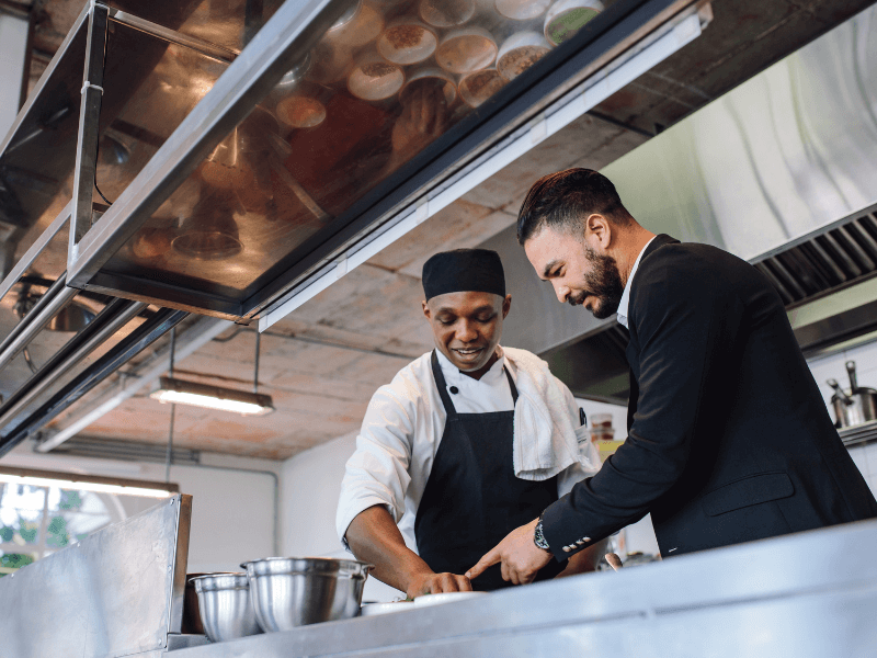 quan ly nha hang hinh anh 800x600 2 Giữ chân nhân viên (Employee Retention)