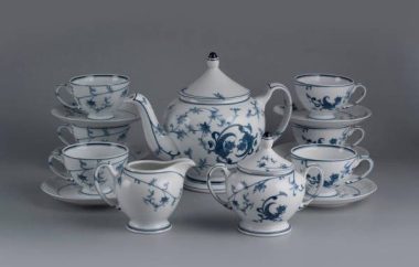 Bộ Bình trà quà tặng gốm sứ 1.3 L - Hoàng Cung - Lạc Hồng